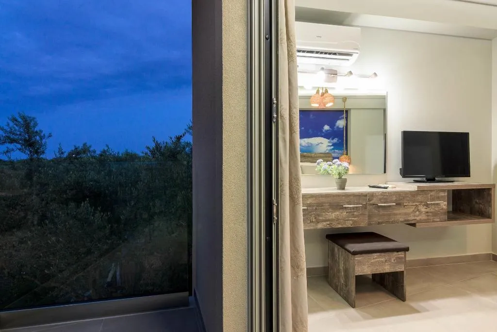 Room, Artemis Room, Zante