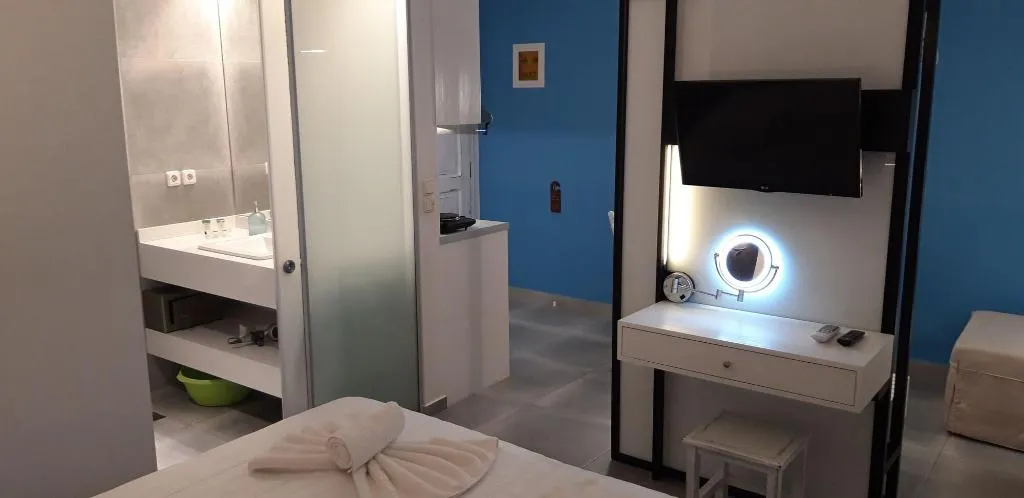 Room, Niriides Hotel, Crete