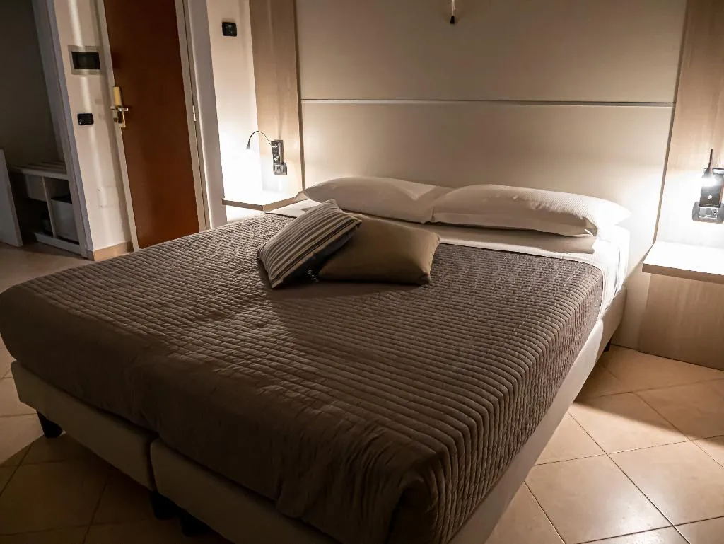 DOUBLE STANDARD Room, San Marco, Naples