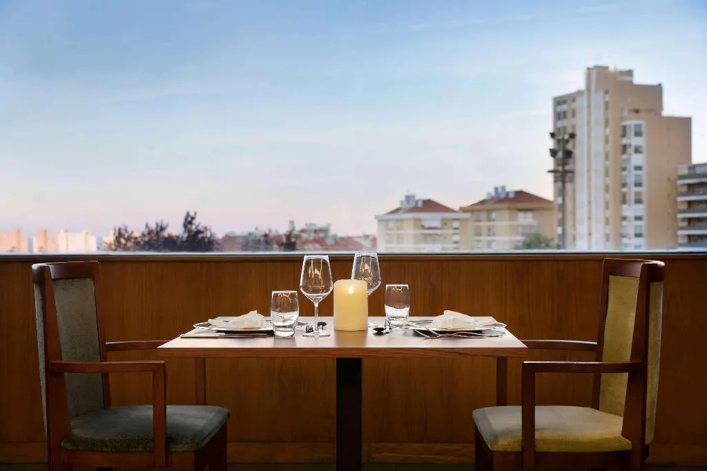 Restaurant, Ramada by Wyndham Lisbon, Lisbon