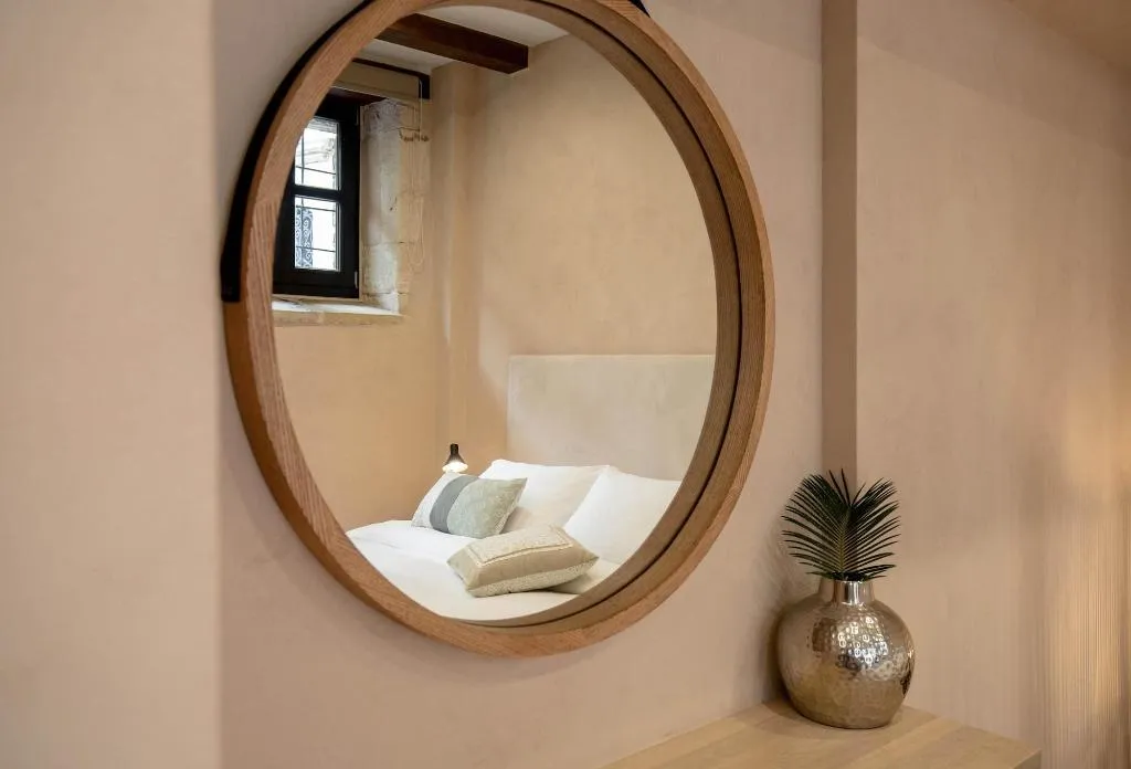 Room, J&G Suites, Crete