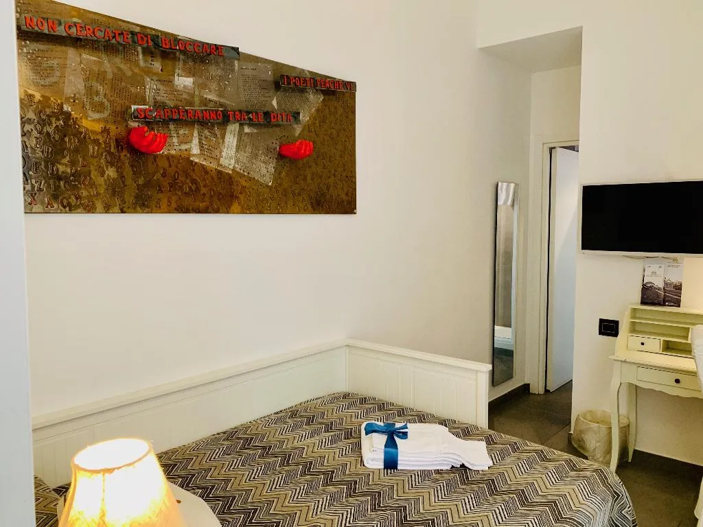 SINGLE STANDARD Room, Relais Piazza del Plebiscito, Naples