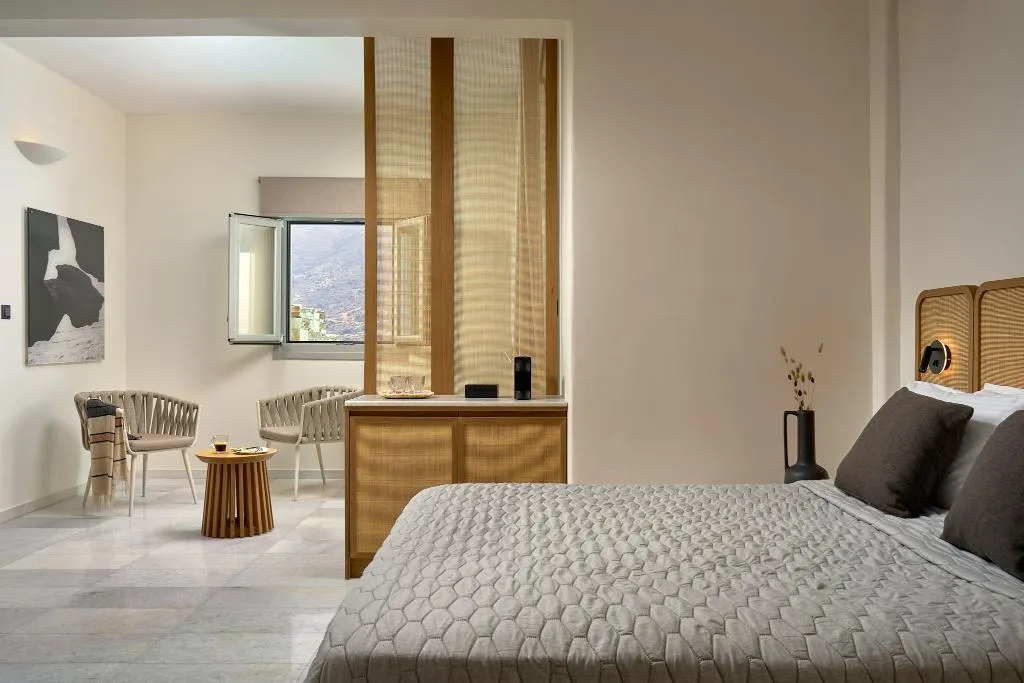 FAMILY ROOM DELUXE WITH PRIVATE POOL Room, Ios Palace, Santorini