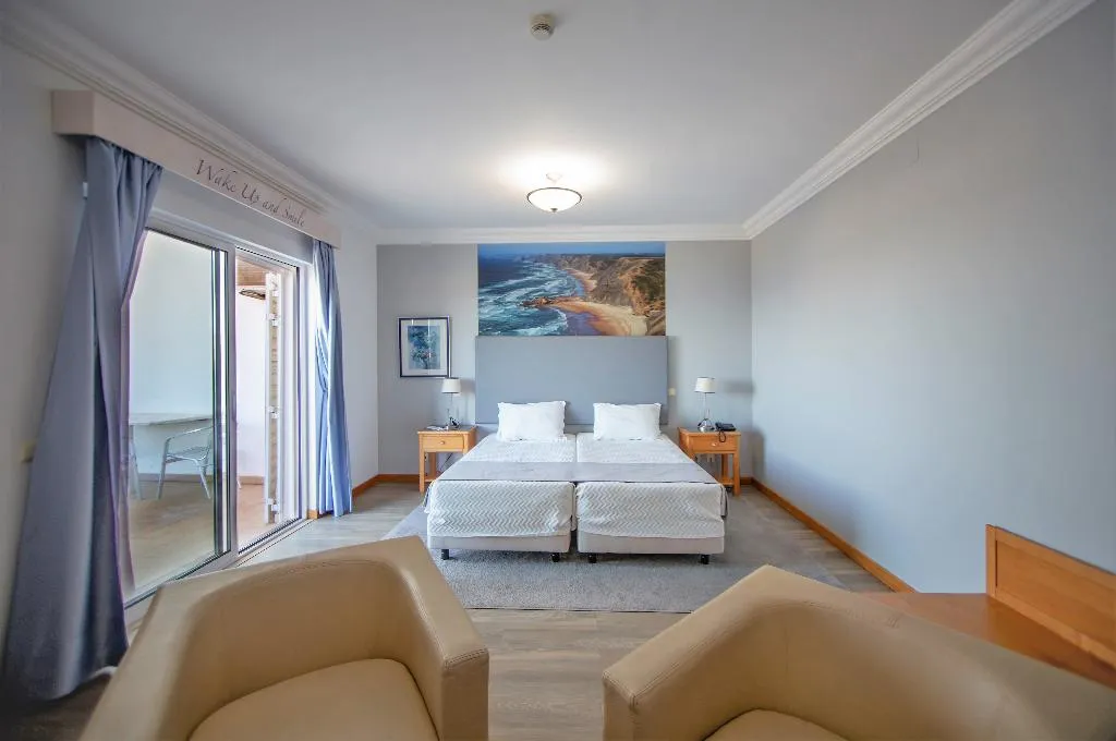 TRIPLE PARTIAL OCEAN VIEW Room, Hotel Maritur - Adults Only by Pierre & Vacances, Algarve
