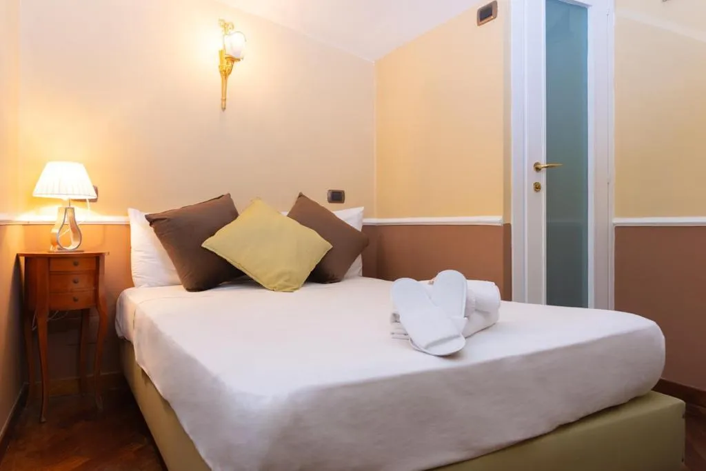 FAMILY ROOM STANDARD Room, Hotel Suite Ares, Naples