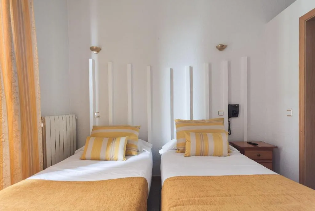 Room, Josefina Hostal, Madrid