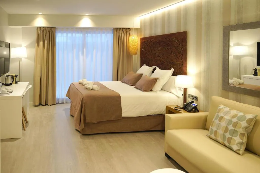 Room, Serennia Fira Gran Vía Exclusive Rooms, Barcelona