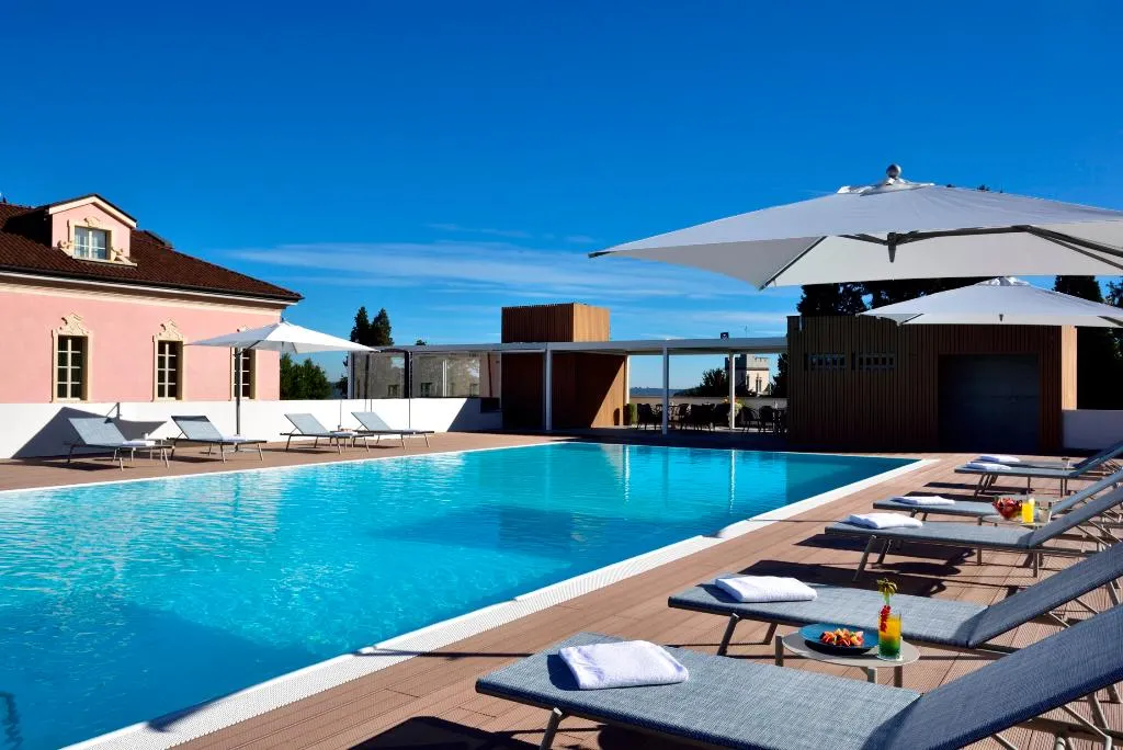 Pool, Castello Dal Pozzo, Milan