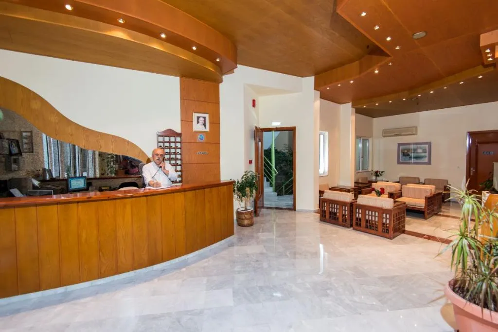 Lobby, Daisy, Crete