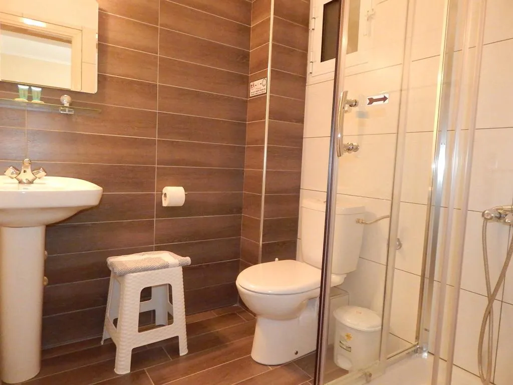 TRIPLE STANDARD Room, Gold Stern, Thessaloniki