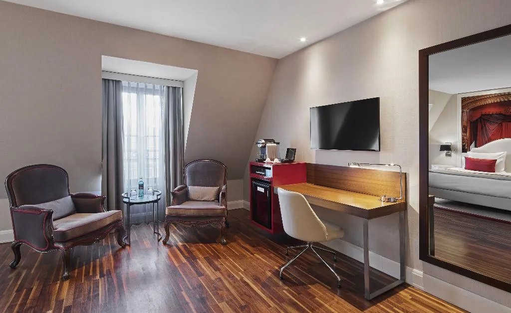 JUNIOR SUITE STANDARD Room, Titanic Gendarmenmarkt Berlin, Berlin