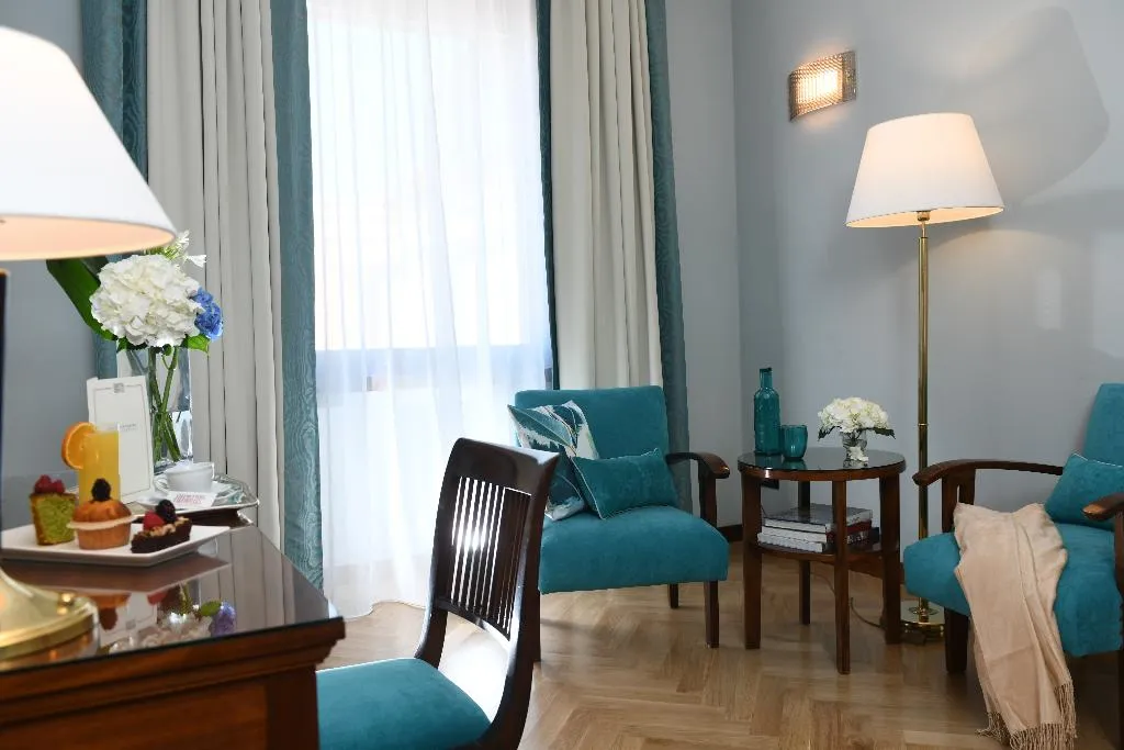 JUNIOR SUITE STANDARD Room, Bettoja Hotel Mediterraneo, Rome