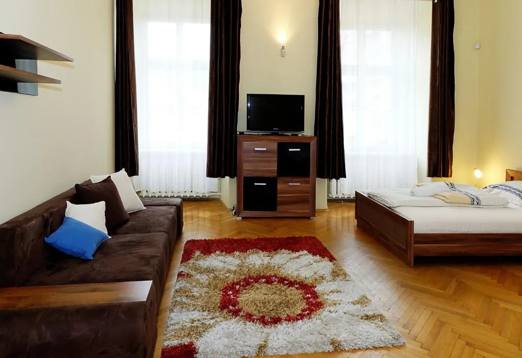 STUDIO CAPACITY 4 Room, P&J Tourist Apartments, Krakow