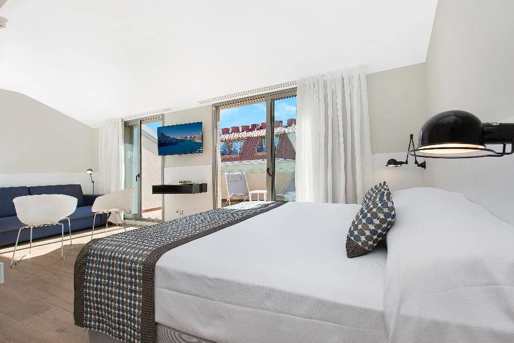 TRIPLE DELUXE Room, Aparthotel Odissea Park, Costa Brava