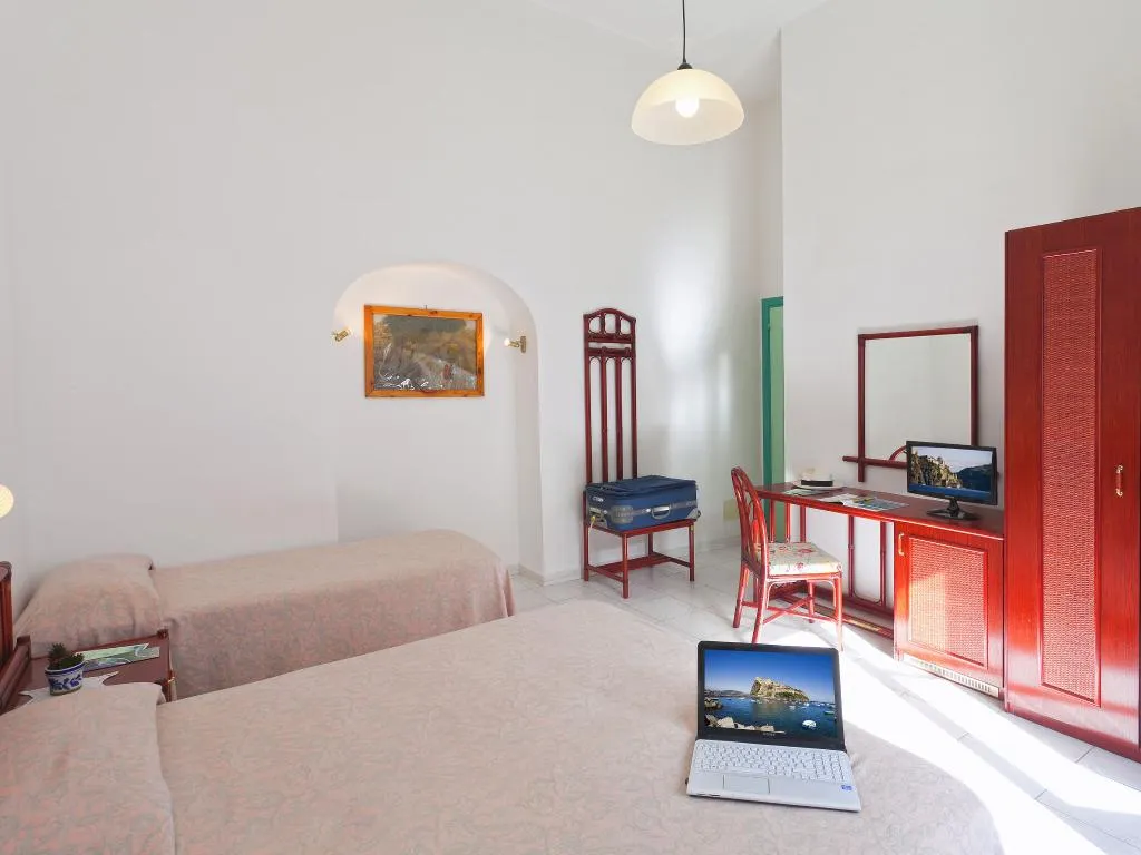 DOUBLE ECONOMY Room, Vittoria, Naples