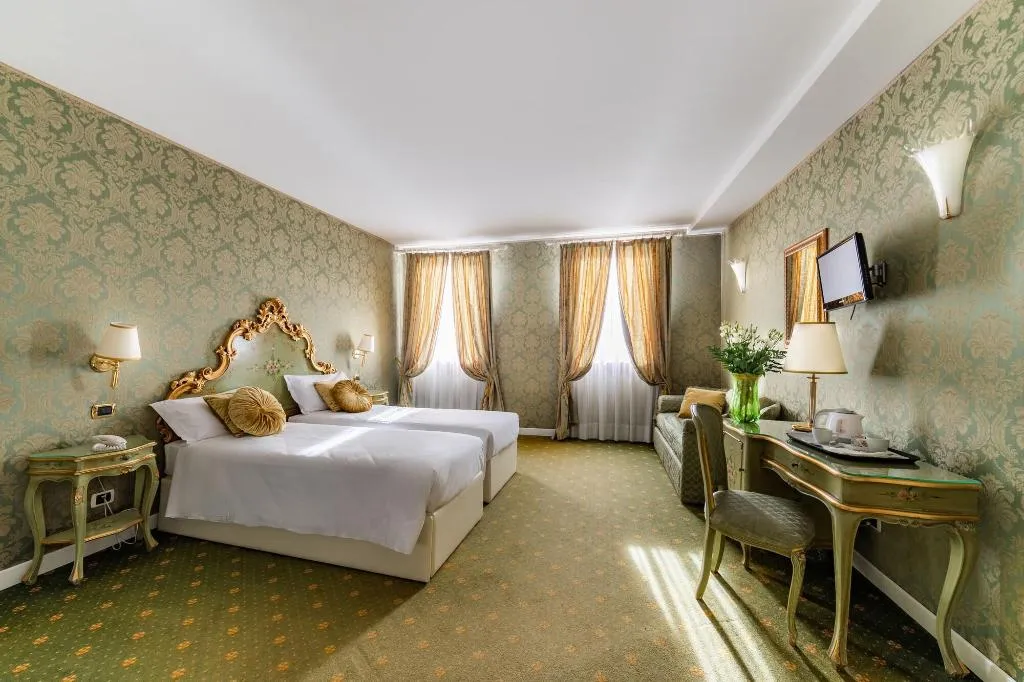 Room, A Tribute To Music, Venice