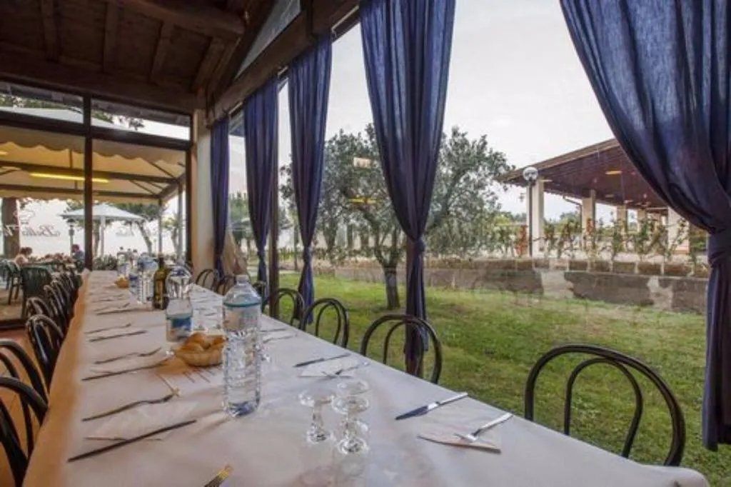 Restaurant, Resort The Garda Village, Milan