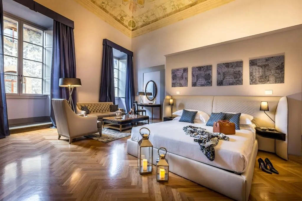 Room, Palazzo Ridolfi, Florence