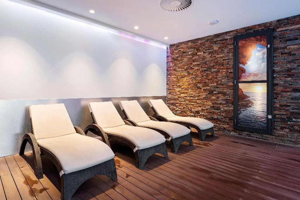 Sports and Entertainment, Corendon Amsterdam New-West a Tribute Portfolio Ho, Amsterdam