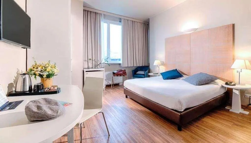 Room, Oro Blu, Milan
