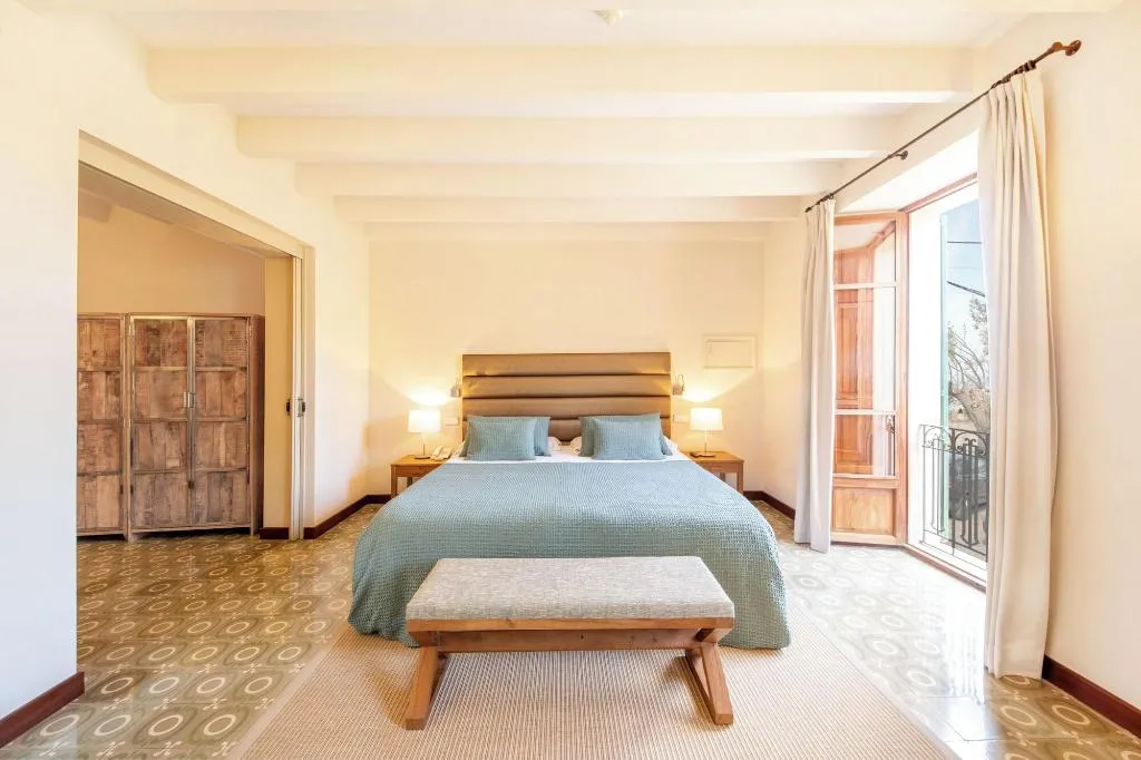Room, D'Es Puig, Majorca