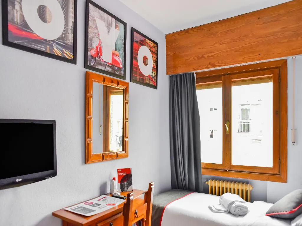 SINGLE STANDARD Room, Hostal Carabanchel, Madrid