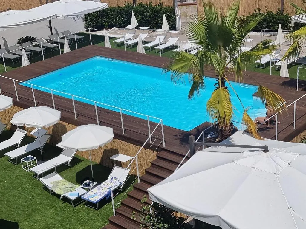 Pool, Ranch Palace Hotel, Naples