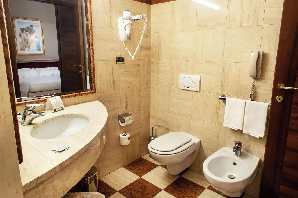 Room, Santa Barbara, Milan