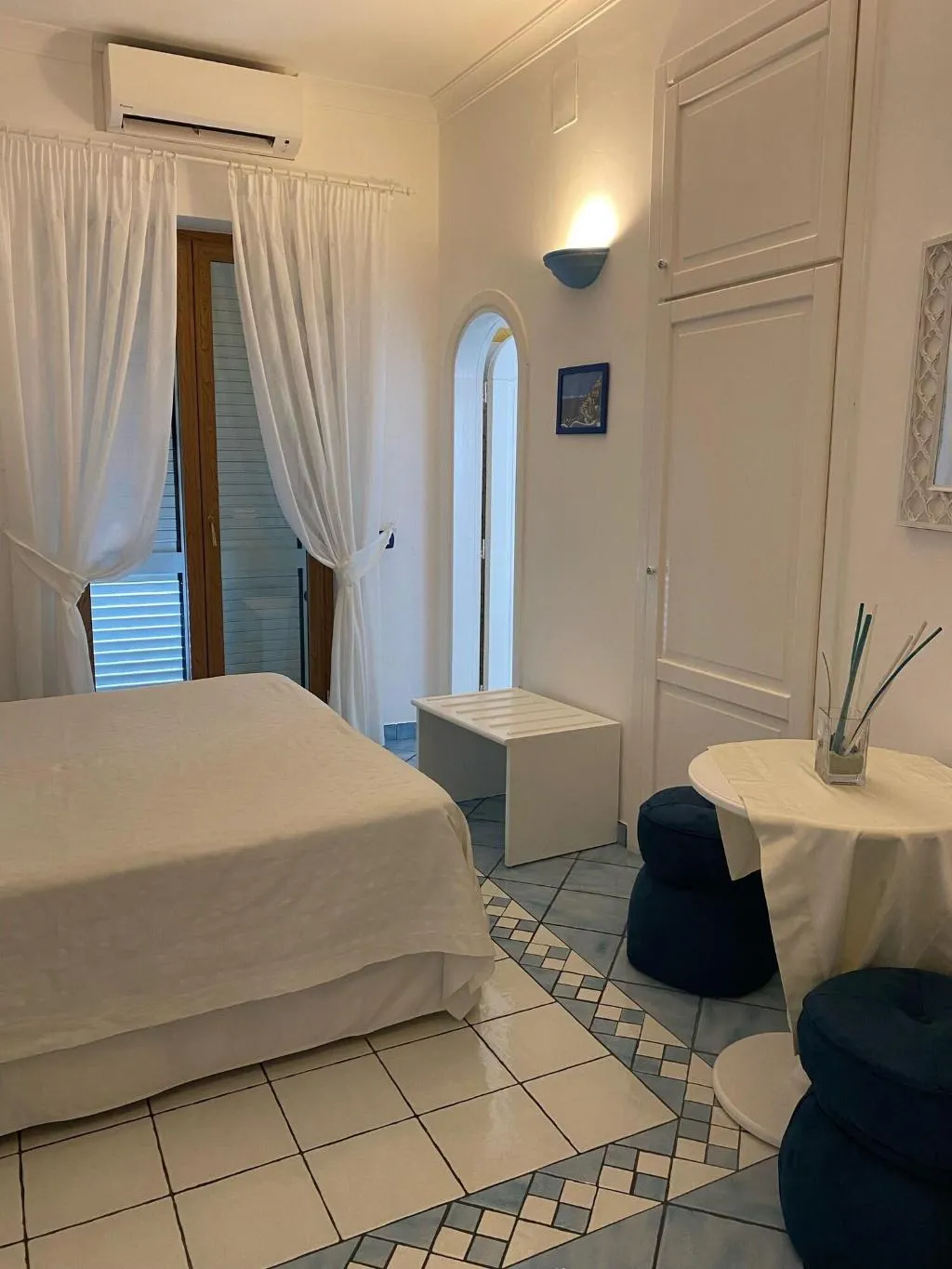 Room, Palazzo Talamo, Naples