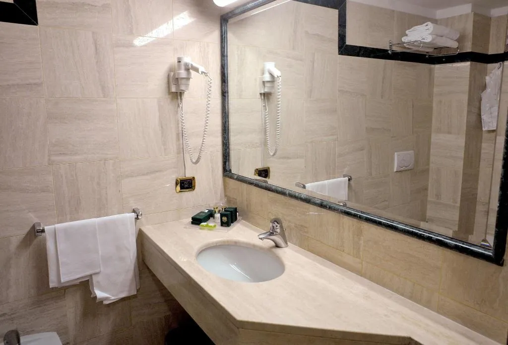 TWIN STANDARD Room, Santa Barbara, Milan