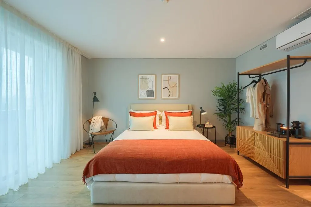 STUDIO ONE BED Room, Nôma Living Icon Apartments, Porto