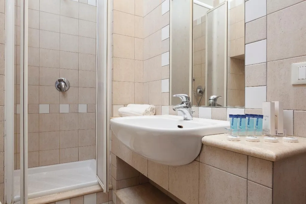 DOUBLE STANDARD Room, Hotel Kennedy, Rome
