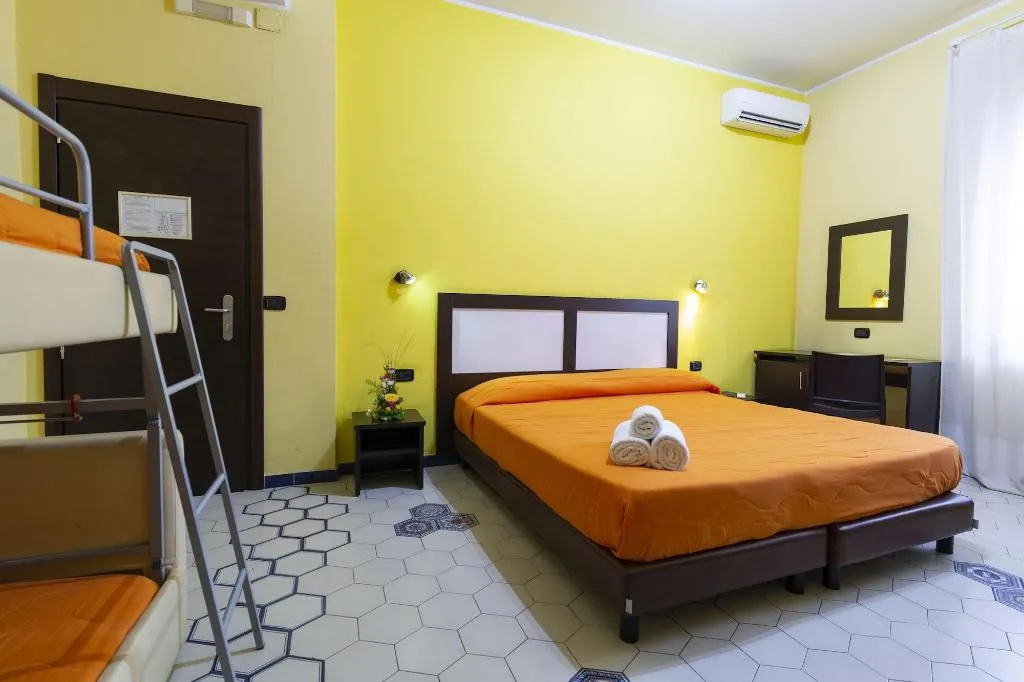 Room, Hotel Del Sole, Naples
