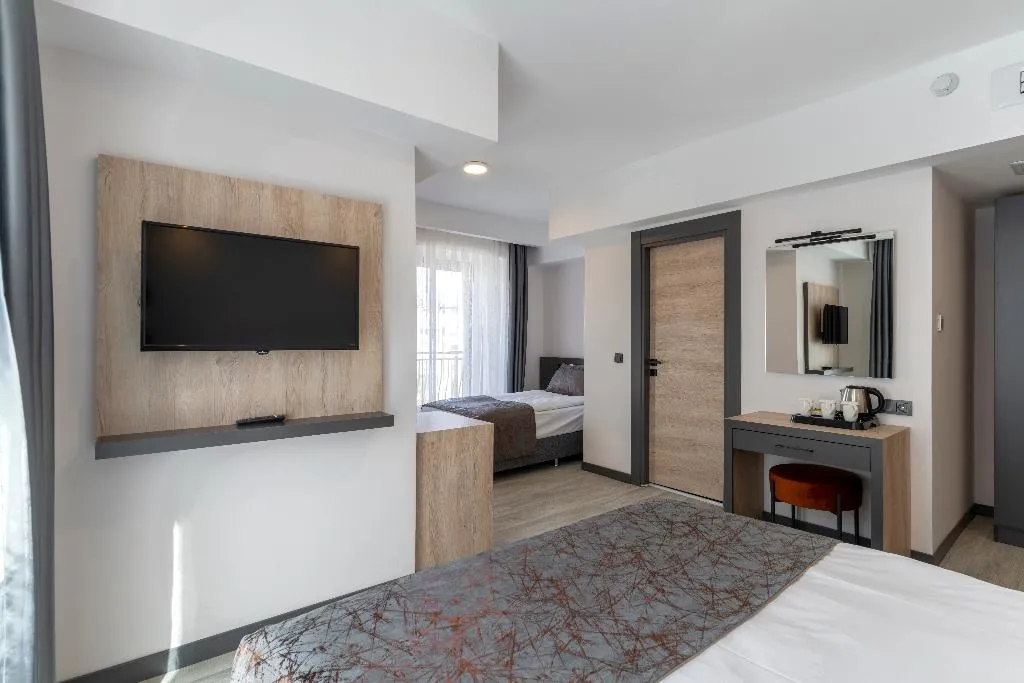 TRIPLE THREE BEDROOMS ONE BATHROOM Room, Irenic Hotel, Antalya