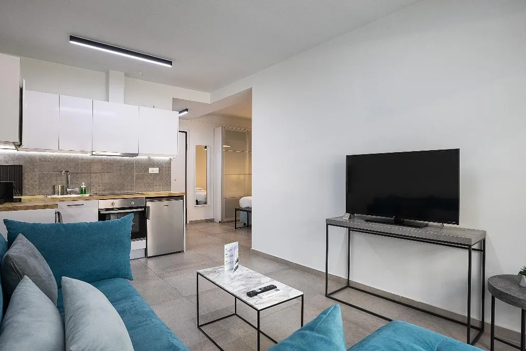 TRIPLE WITH BALCONY Room, Omnia Pagrati Apartments, Athens