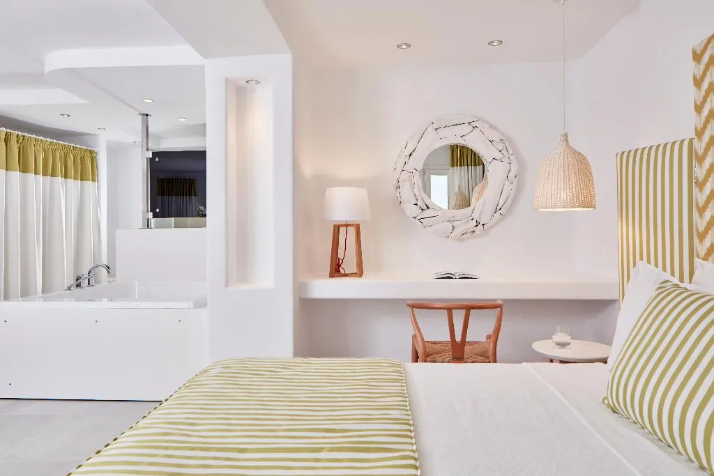 SUITE DELUXE WITH JACUZZI Room, Archipelagos Hotel, Mykonos
