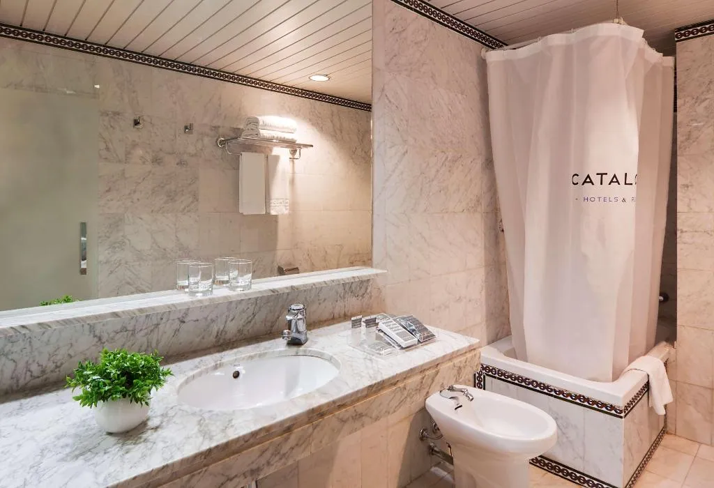 Room, Catalonia Hispalis, Seville