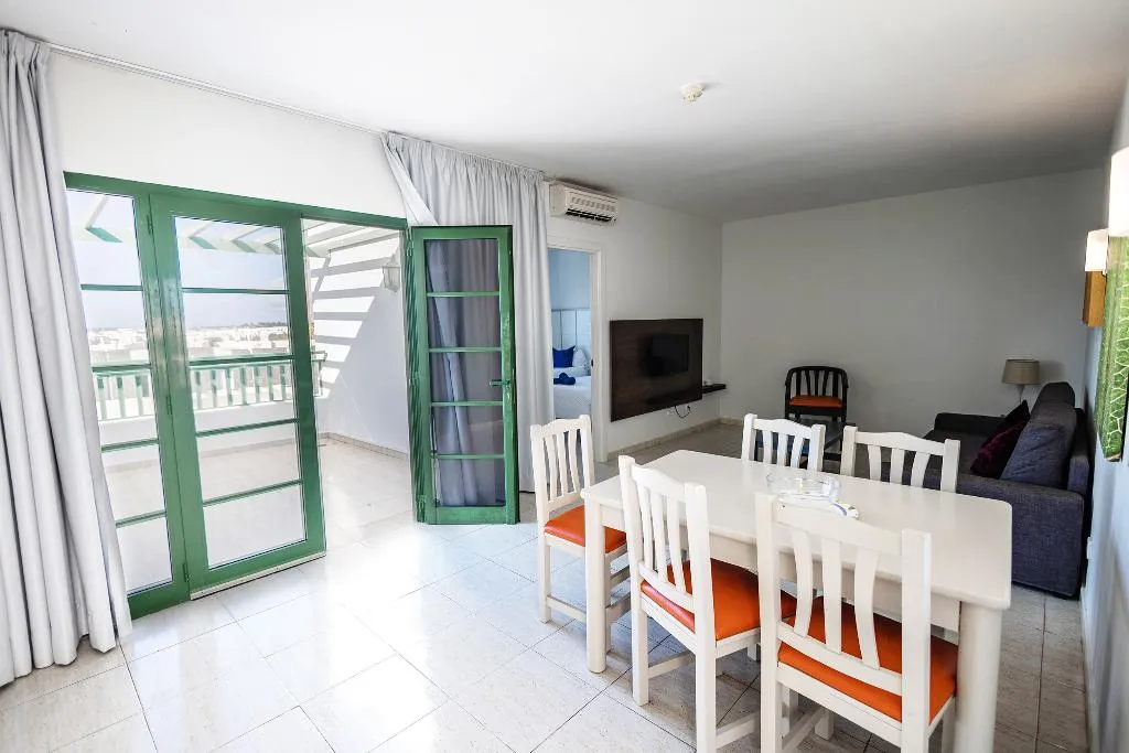 APARTMENT CAPACITY 6 TWO BEDROOMS Room, Caybeach Sun, Lanzarote