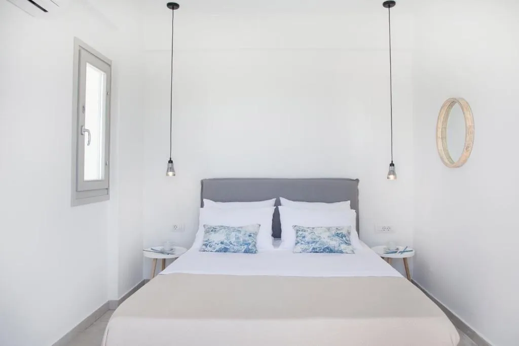 SUITE WITH JACUZZI WITH VIEWS Room, Aplai Dome, Santorini