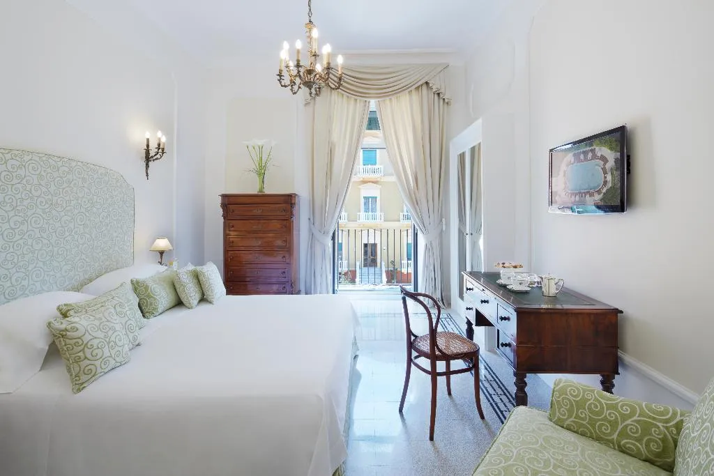 DOUBLE GARDEN VIEW Room, Grand Hotel Excelsior Vittoria Spa, Naples