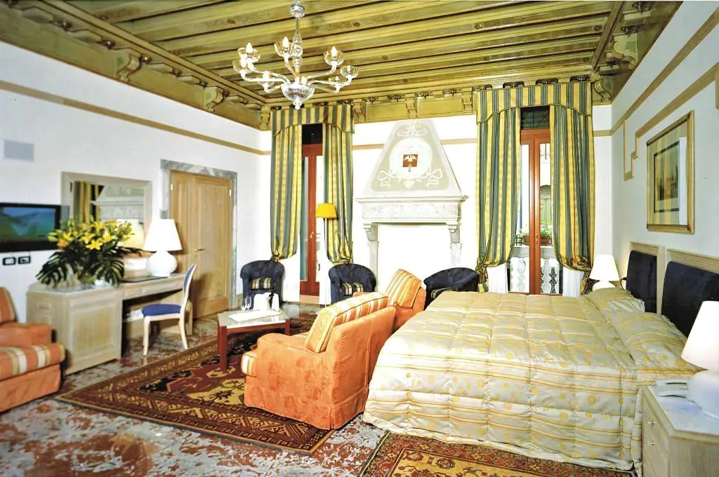 Room, Foscari Palace, Venice
