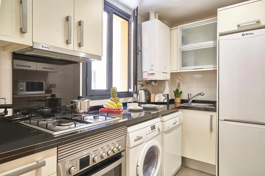 APARTMENT CAPACITY 5 TWO BEDROOMS Room, AinB Sagrada Familia Apartments, Barcelona