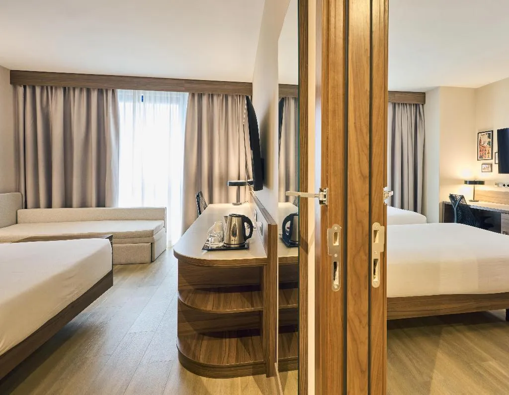 FAMILY ROOM CONNECTING ROOM Room, Hilton Garden Inn Sevilla, Seville