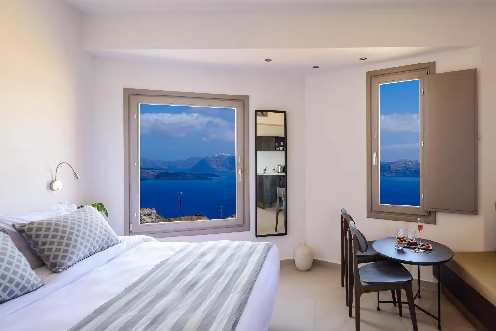 JUNIOR SUITE WITH JACUZZI Room, Kalestesia Suites, Santorini