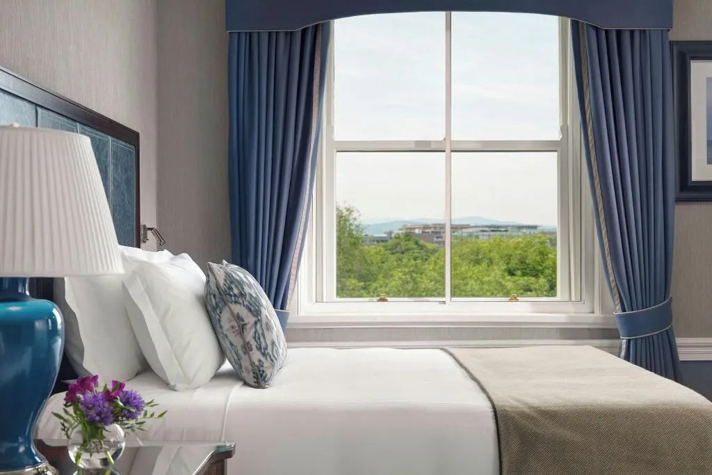 DOUBLE WITH VIEWS Room, The Shelbourne, Autograph Collection, Dublin