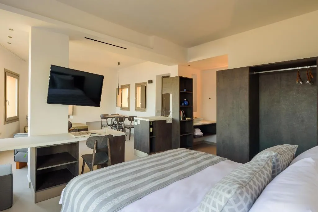 SUITE WITH JACUZZI Room, Kalestesia Suites, Santorini