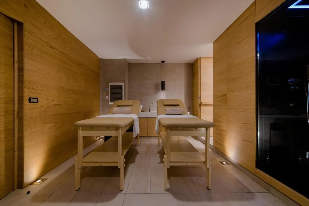Sports and Entertainment, Cumeja Beach Club & Hotel, Naples