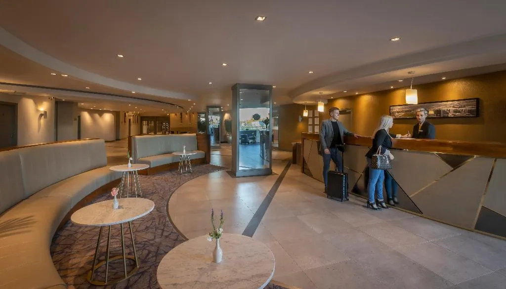 Lobby, Maldron Hotel Tallaght, Dublin
