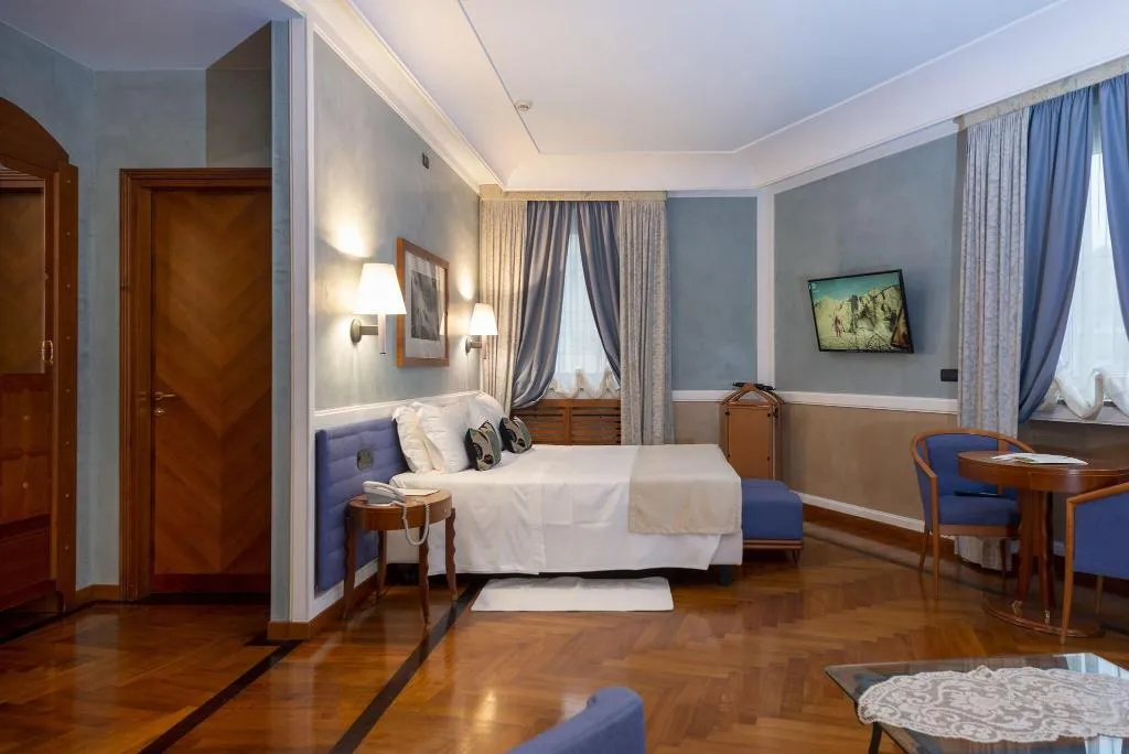 SUITE QUEEN SIZE BED Room, Grand Hotel Ortigia, Catania