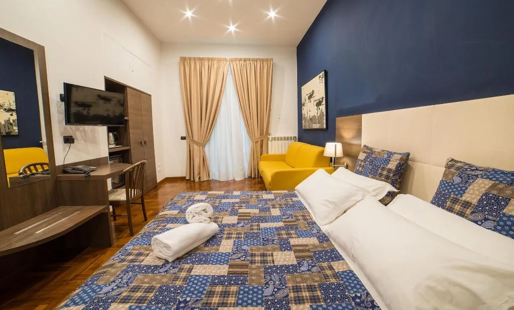 Room, Bed & Breakfast Chiaia 32, Naples